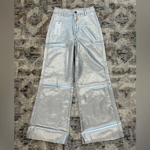 NWT Metallic Silver Stretch High Rise Wide Leg
Cropped Pant - Small